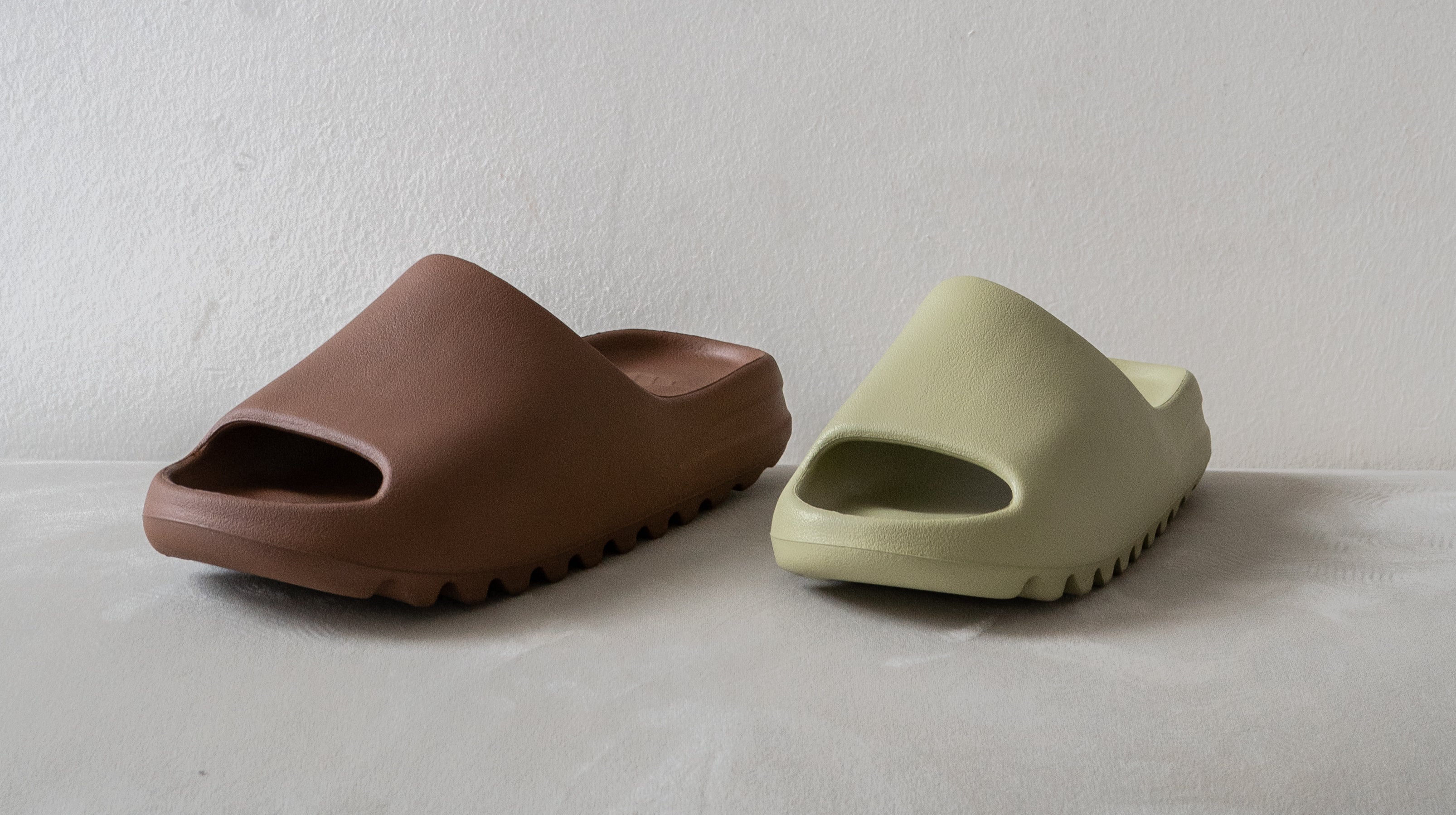 Yeezy Slide: Der ideale Sommerbegleiter für alle Sneaker-Liebhaber!