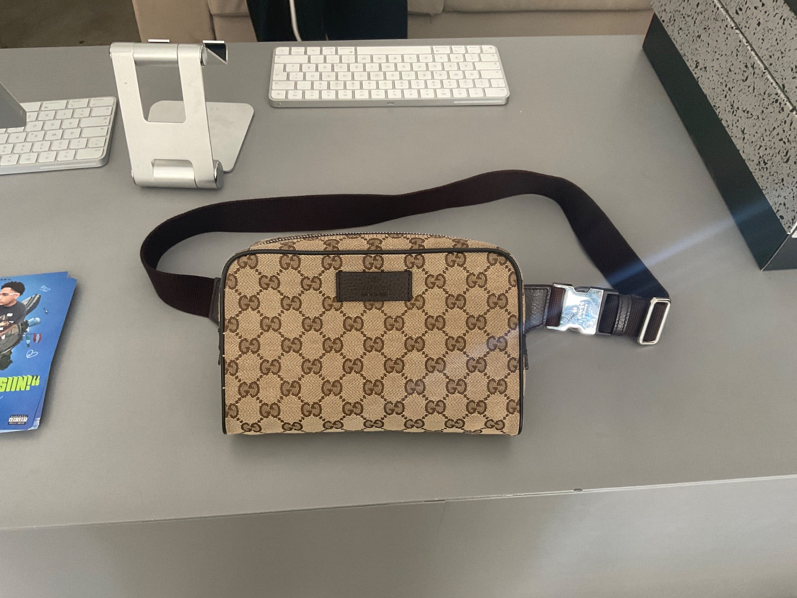 Second Hand Gucci Belt Bag GG Suprem Small Beige/Black CON